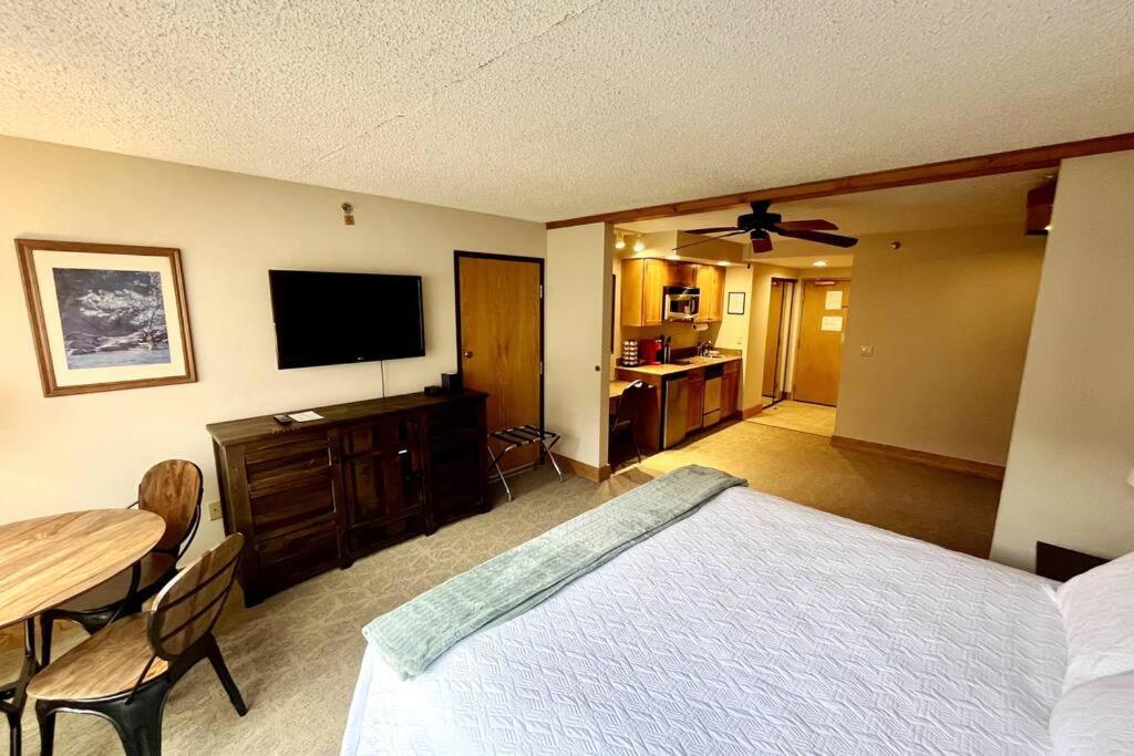 Mt Cb Mountain Side With King Bed, Hot Tub, Pool & Kitchen! Apartman Crested Butte Kültér fotó